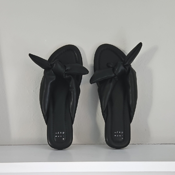 A New Day Adley Bow Sandals - Picture 1 of 8